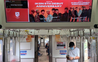 Penempatan iklan video iKON di KRL Indonesia